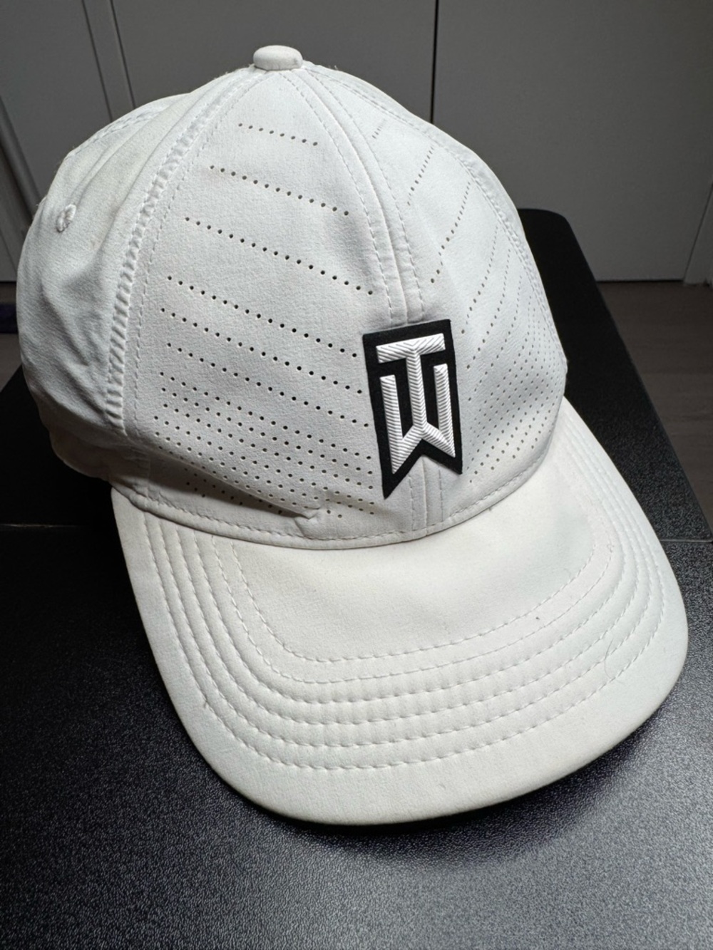 Nike Heritage86 Dri-FIT Tiger Woods TW White Golf Cap Adjustable Hat
